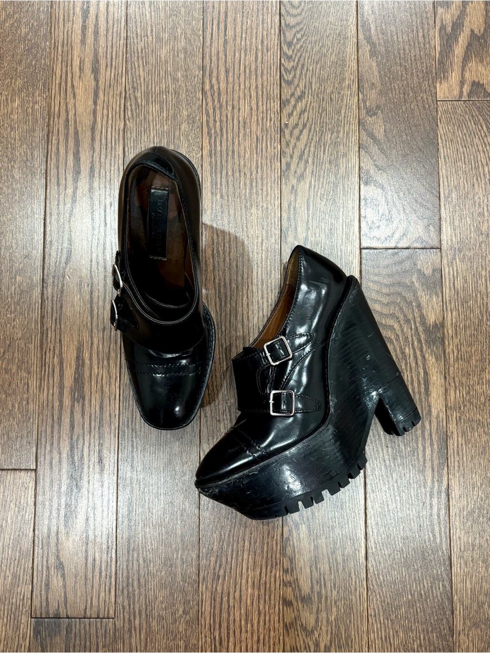 Authentic Burberry heels - Picture 2 of 9